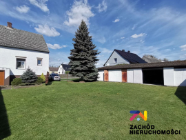 Dom z zabudowaniami - PoŁęcko